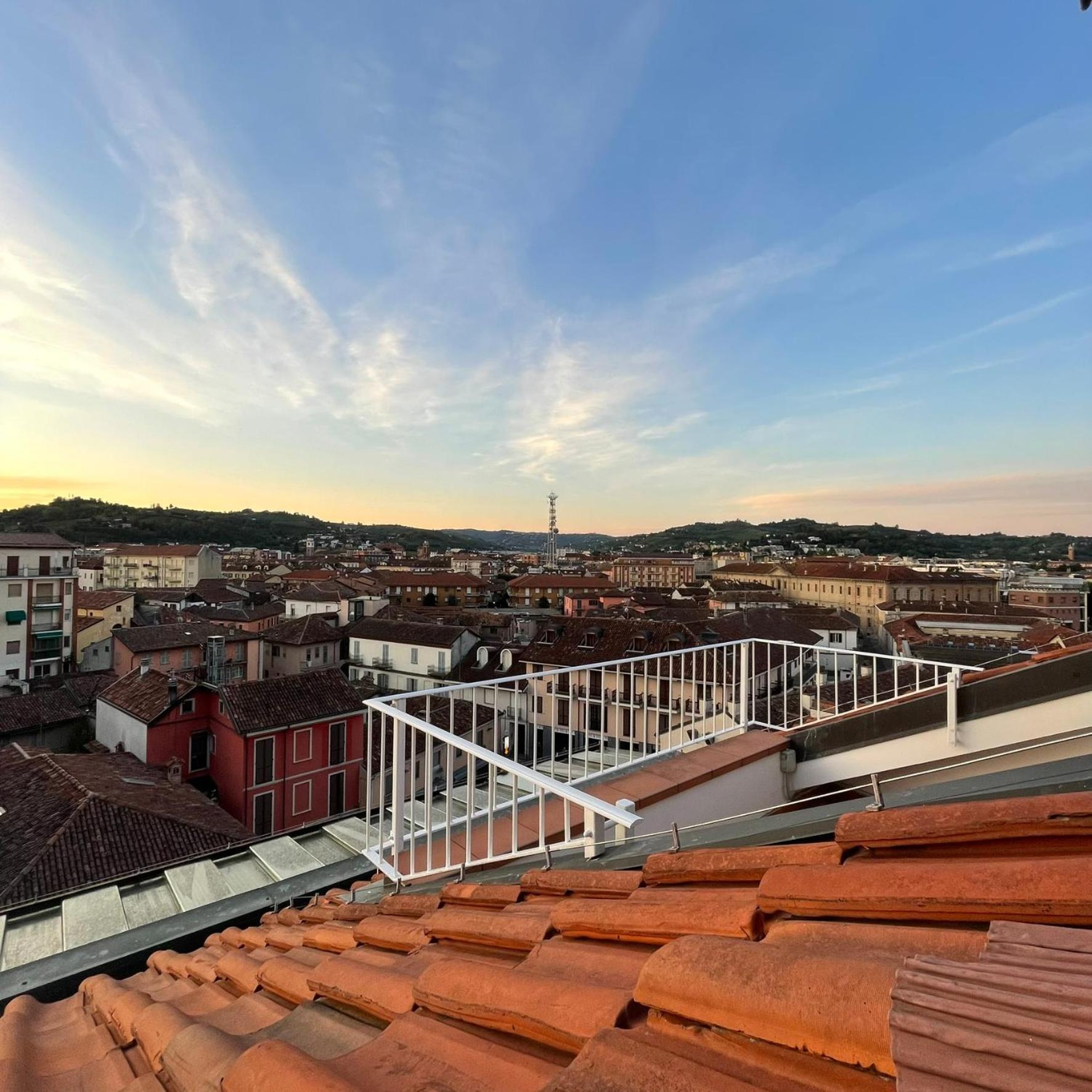 La Casetta Sui Tetti Alba  Bagian luar foto